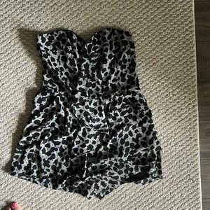 ✨ 3 for 20✨ Express Strapless Romper